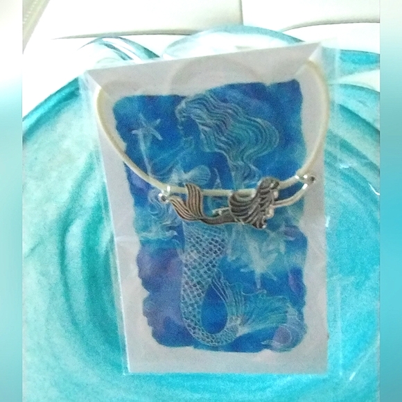 New in Package Mermaid Necklace - Picture 3 of 6
